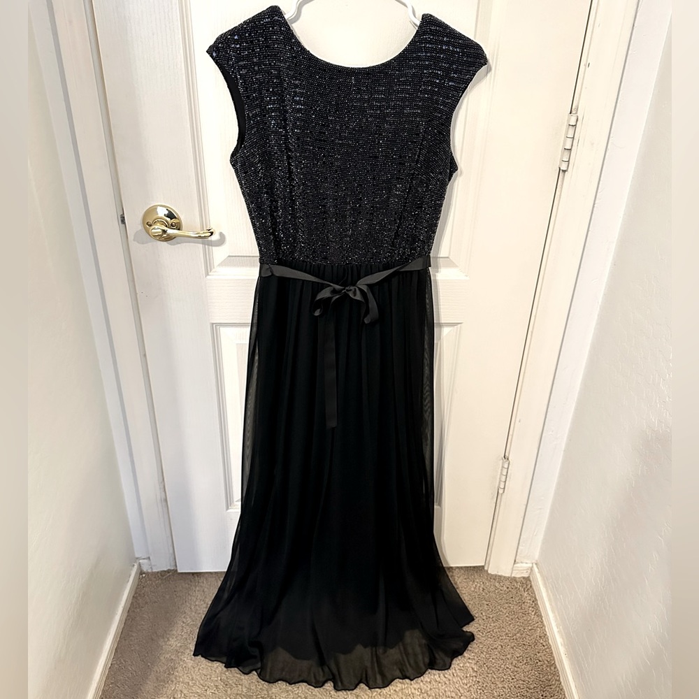 BLACK SPARKLY DRESS (SIZE: 4)